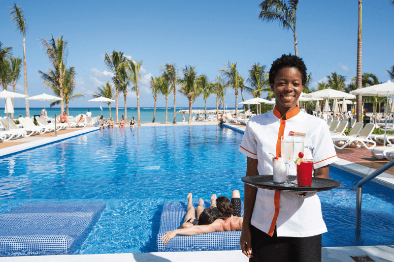 AYUDANTE DE CAMARERO/A image