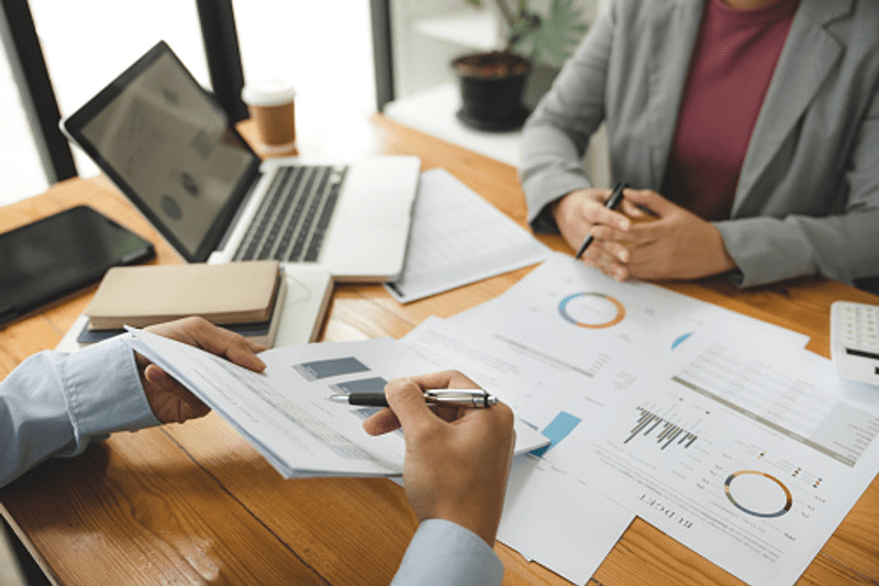 Senior Accountant image