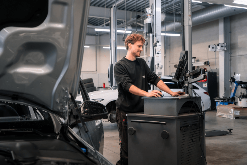 Diagnosetechnieker Cars - Mercedes-Benz image
