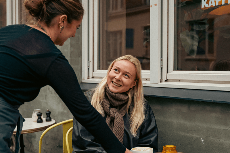 Tjener og barista image