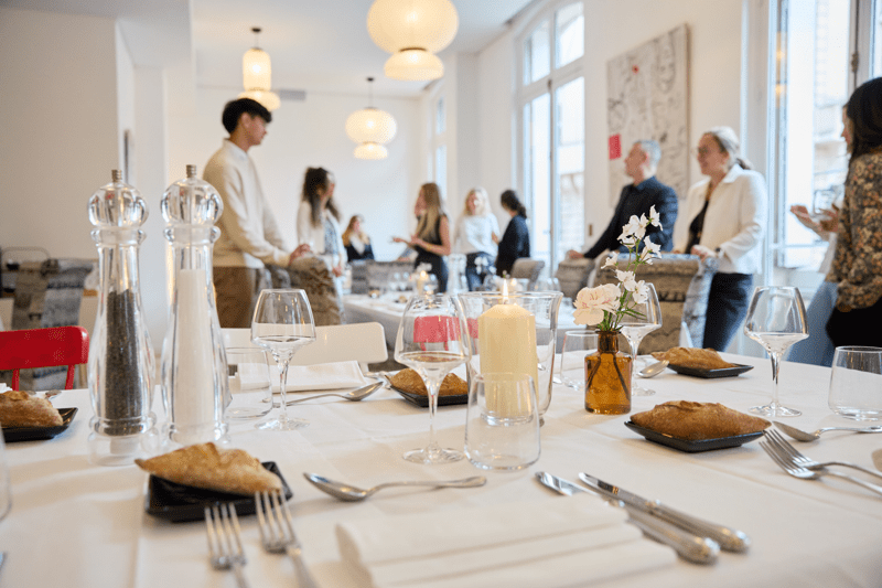 Chef de Rang (Hôte de table) F/H/NB image