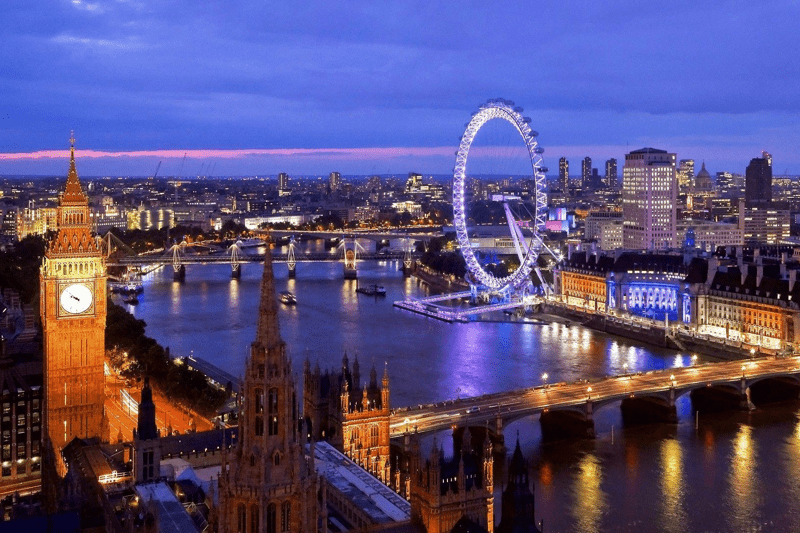 Advance your sales career with us in London, UK! image