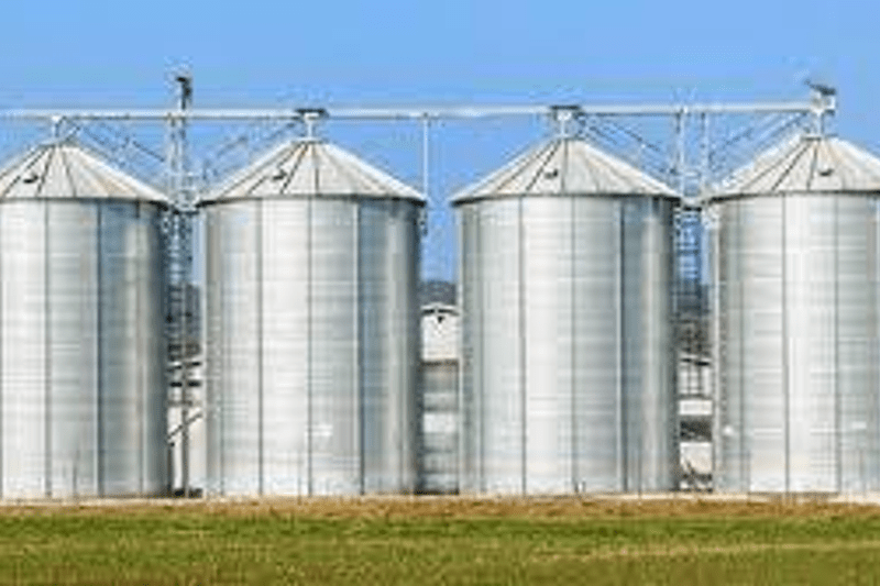 Operario de silos image