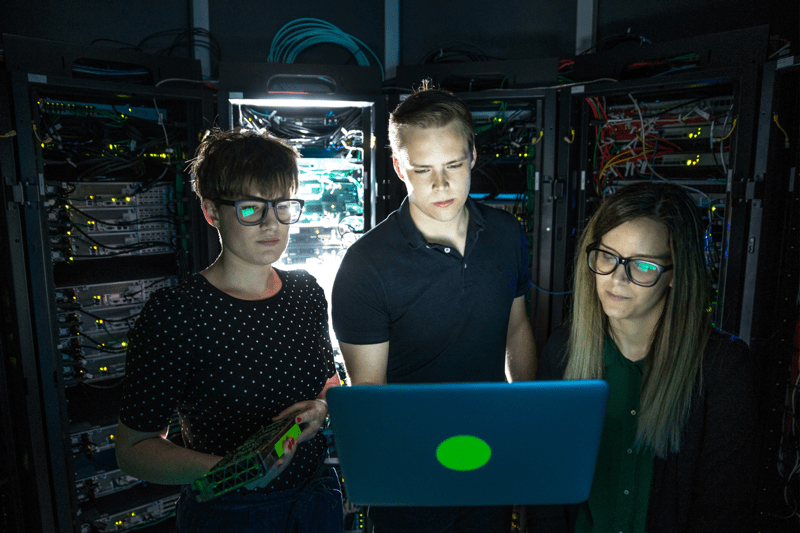 Italiensktalande IT-supporttekniker! image