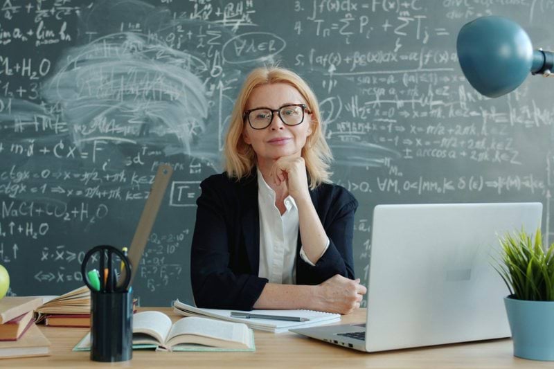 Privatlehrer:in für Deutsch als Fremdsprache (m/w/d) | Homeoffice möglich image