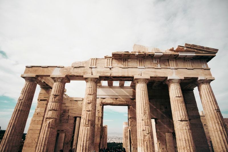 French speaking customer service agent to Greece image