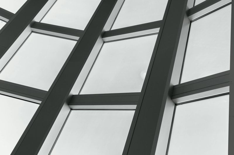 Menuisier aluminium en atelier H/F image