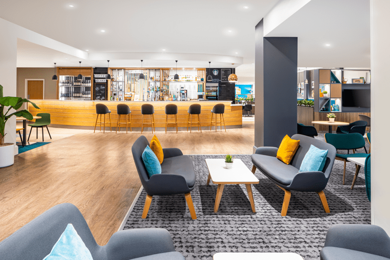 Food and Beverage Assistant image