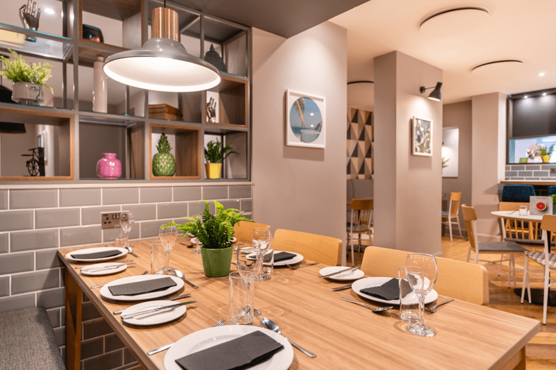 Food and Beverage Assistant image
