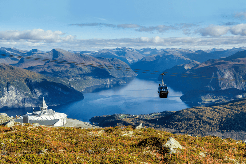 Serveringspersonell  for Stova 1957/ Fjord Panorama Roalden image
