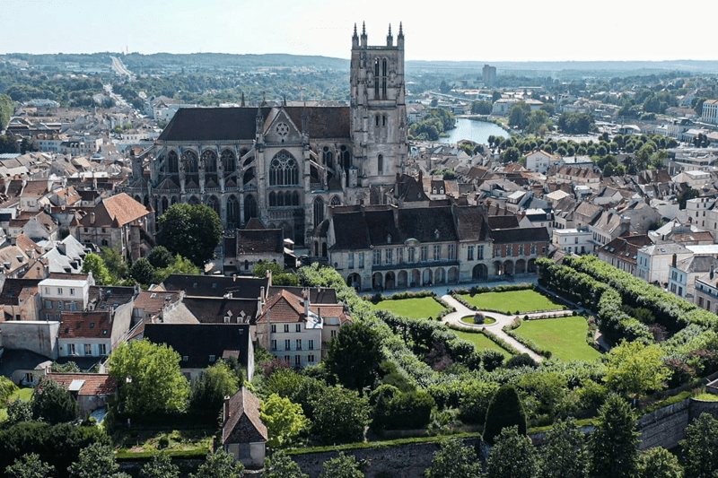 Commercial automobile H/F image