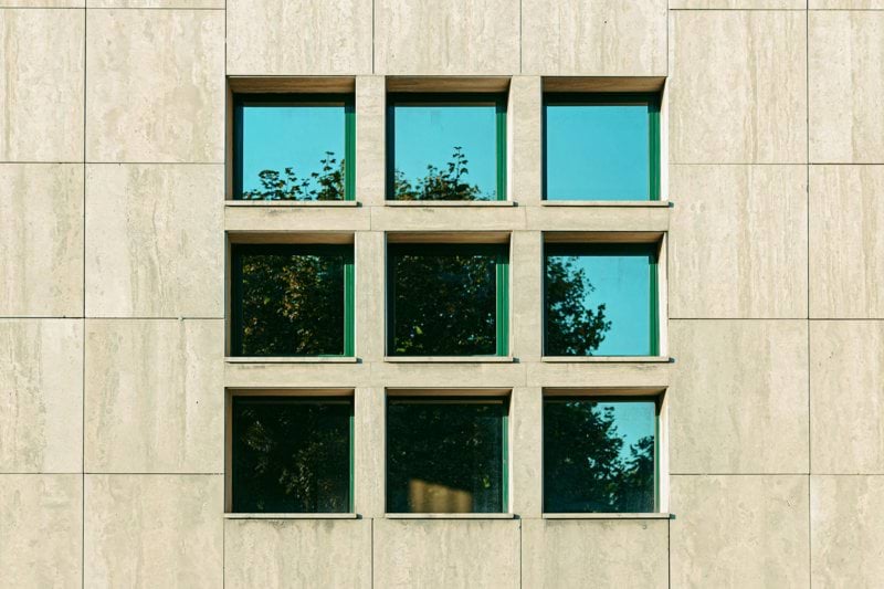 Commercial Menuiseries H/F image