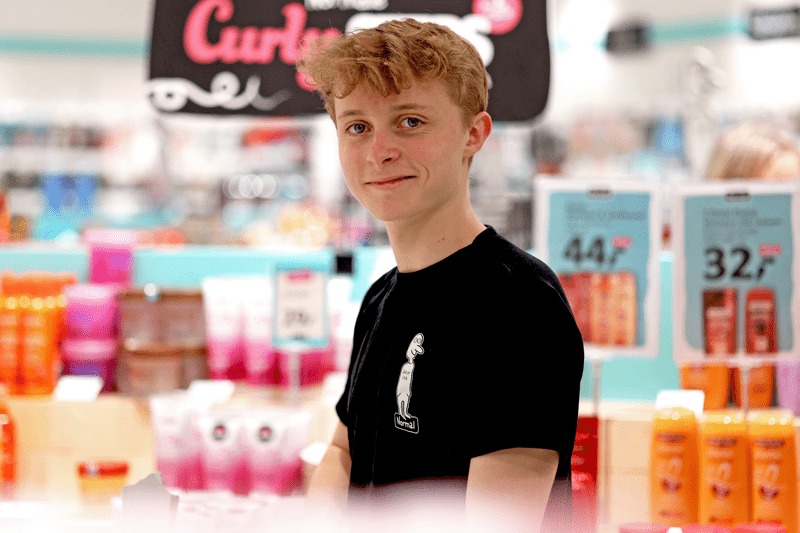 Vi søker butikkmedarbeider over 18 år image