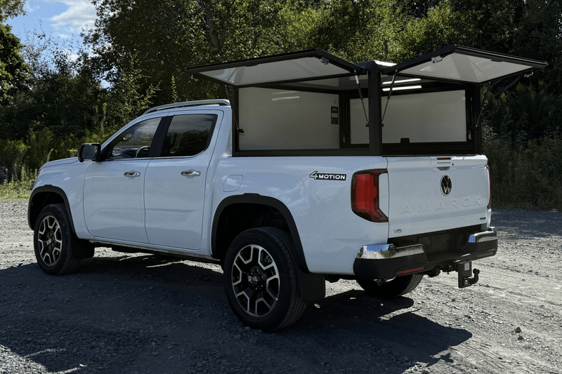 Montör av kåpor och bilutrustning Work System Tenhult image