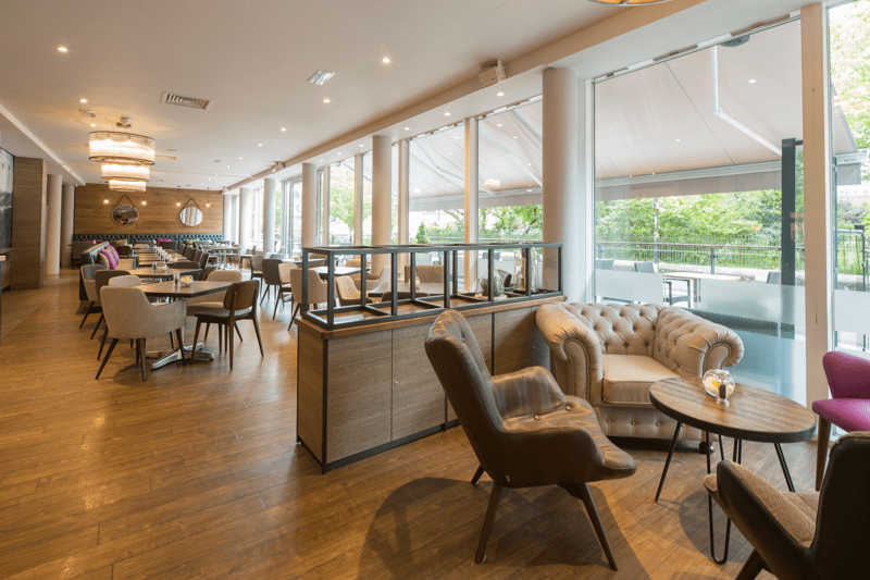 Food and Beverage Assistant image