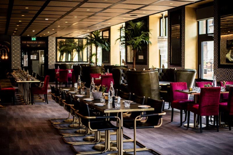 Serveringspersonal till Lobbybaren image