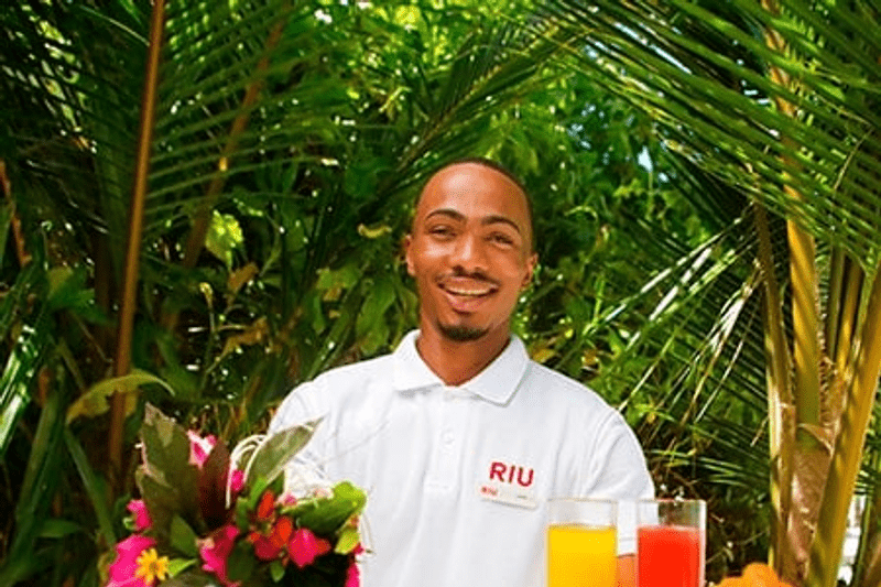 AYUDANTE DE CAMARERO/A image