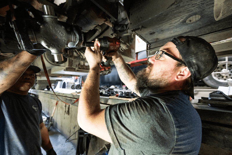 Mécanicien(ne) véhicules lourds - mobile image