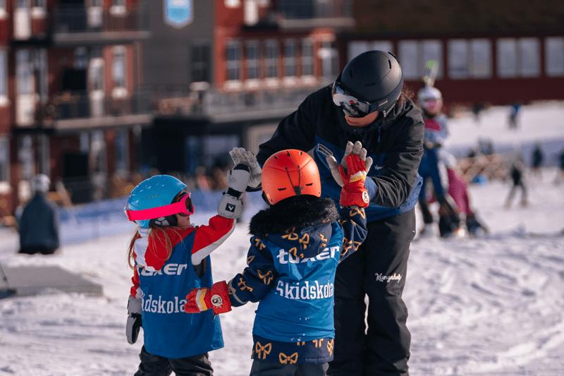 Skid- och snowboardlärare/skidområdesvärd | Kombitjänst image