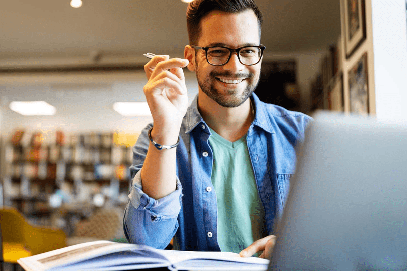 Finance & Control officer image