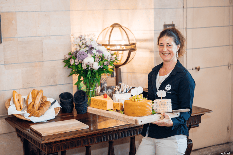 Hôte de table - Serveur - Serveuse - H/F/NB image