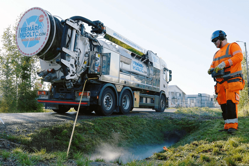 Imu- ja painehuuhteluauton kuljettaja, Suomen Viemärihuolto Oy image
