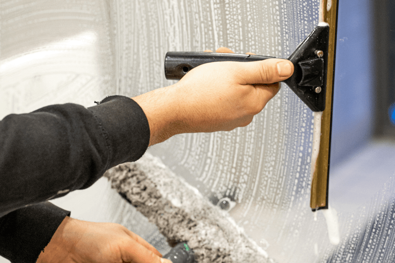 Fönsterputsare sökes! image