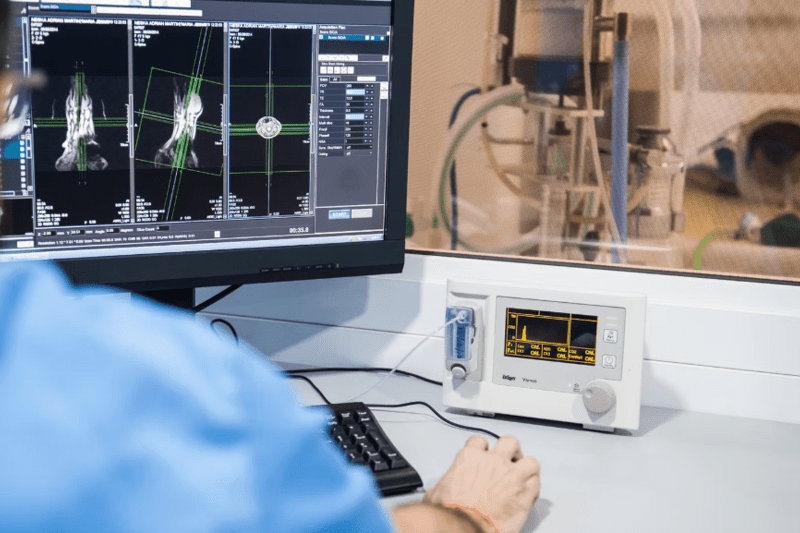 Veterinario Senior Diagnóstico Imagen Hospital Veterinario Montjuïc Barcelona image