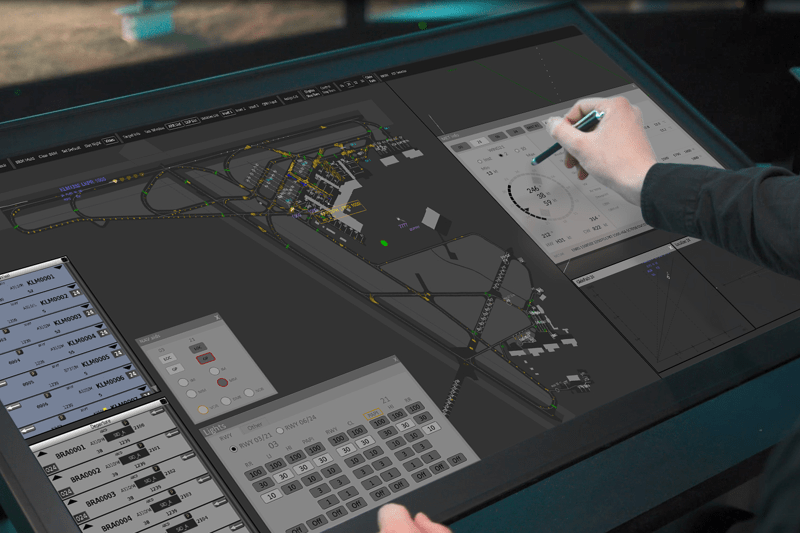 Vil du jobbe med teknologi som kontrollerer verdens største flyplasser? ✈️ image