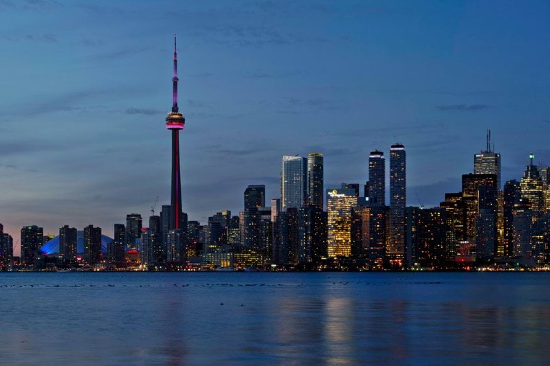 CN tower during daytime