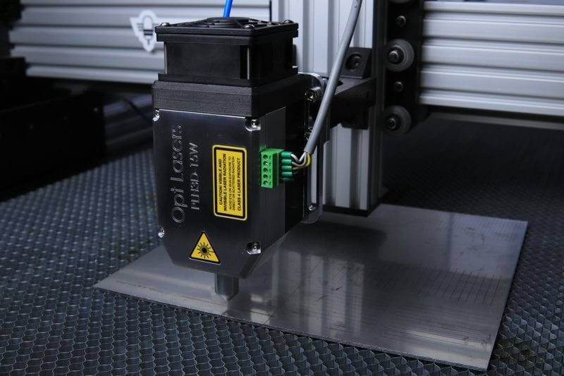 Laserleikkaaja / laseroperaattori image