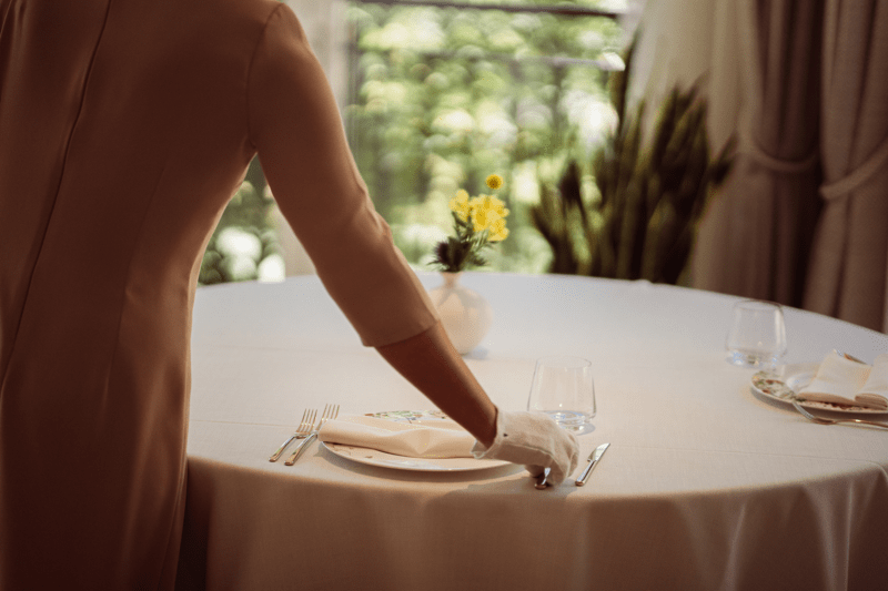 Camarero/a |Waiter/waitress image