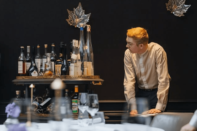 Chef de rang H/F image