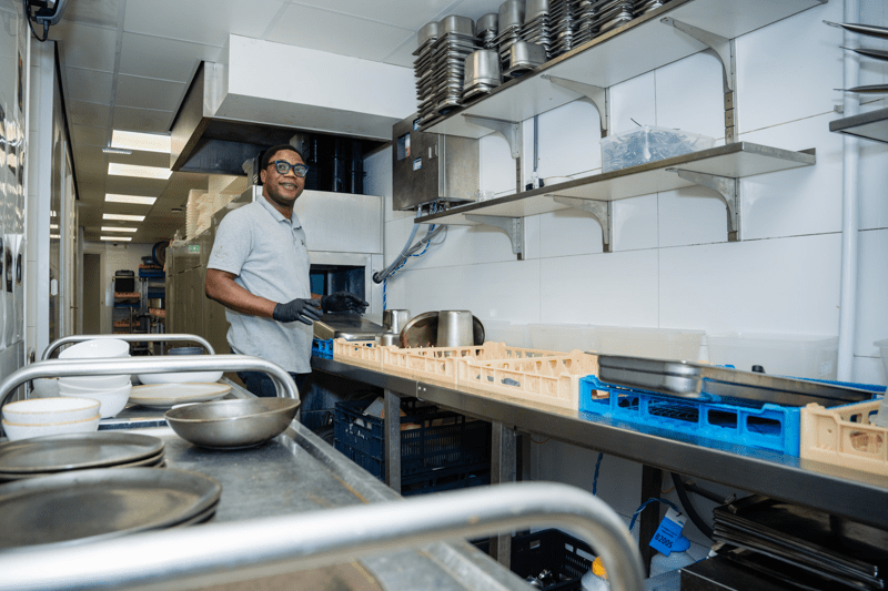 Medewerker spoelkeuken image