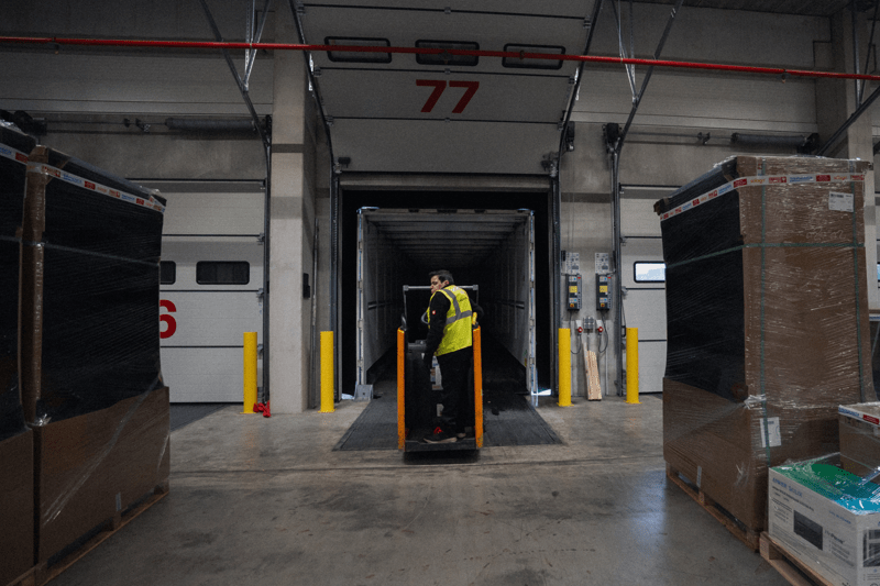 Logistikmitarbeiter Wareneingang und Warenausgang (m/w/d) image