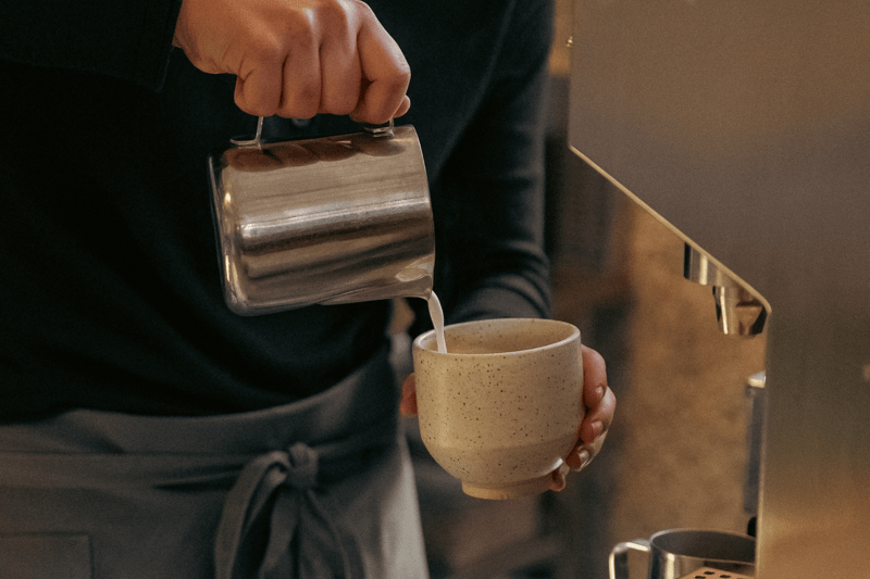 Tjener og barista image