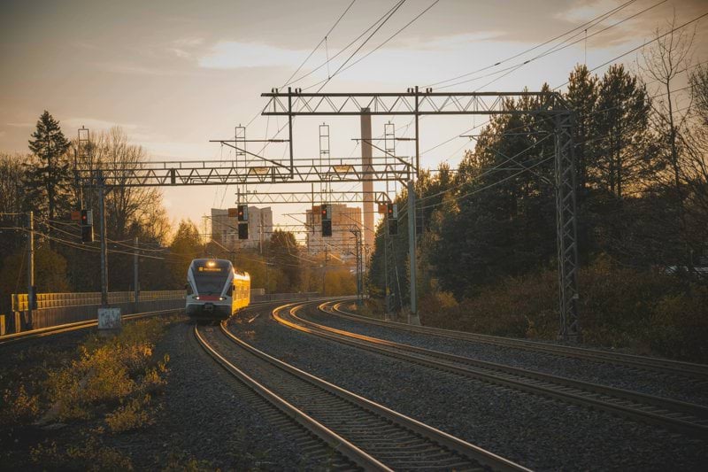 Sähköasentajia ratahankkeeseen image