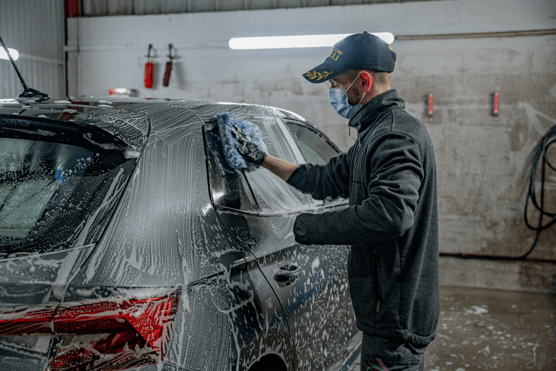 PREPARATEUR AUTOMOBILE F/H image