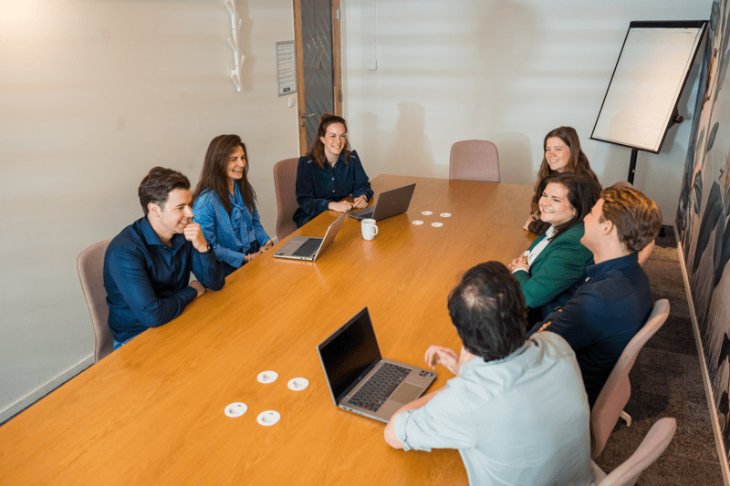 Senior HR Consultant image