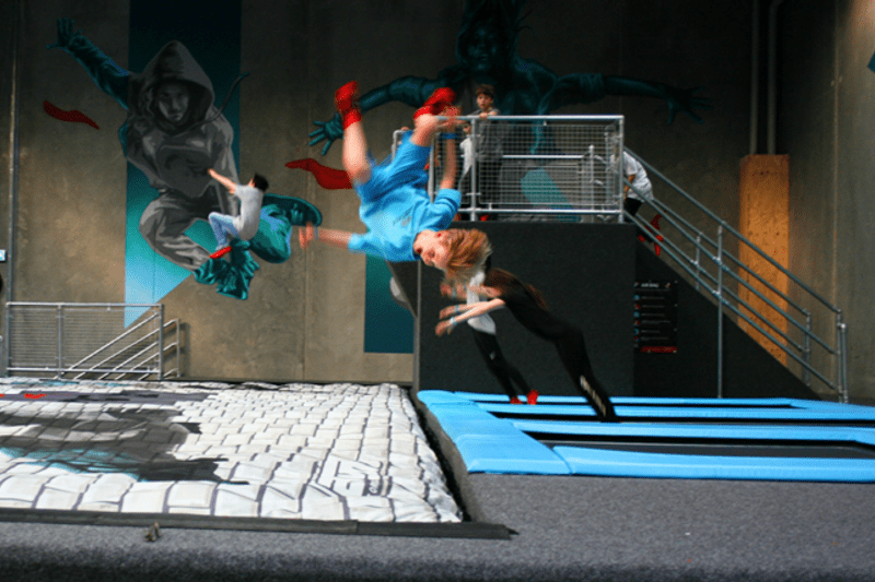 1. assistent til Airtrix Trampolinpark i Nordhavn image