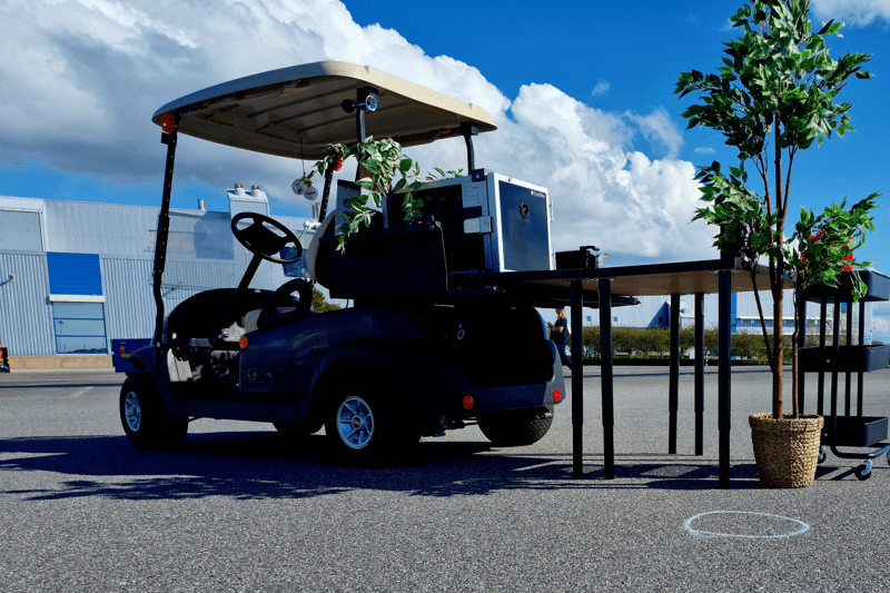 Cateringmedarbetare med B-körkort image