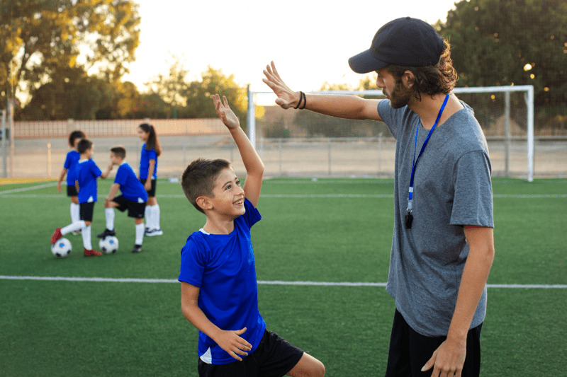 Entrenador/a de Fútbol – Niños y Jóvenes image