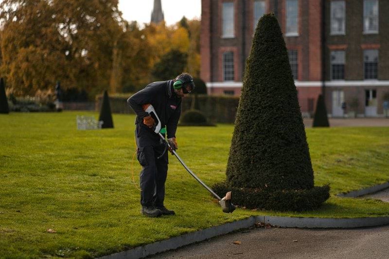 Substitute Landscape and Grounds Specialist image