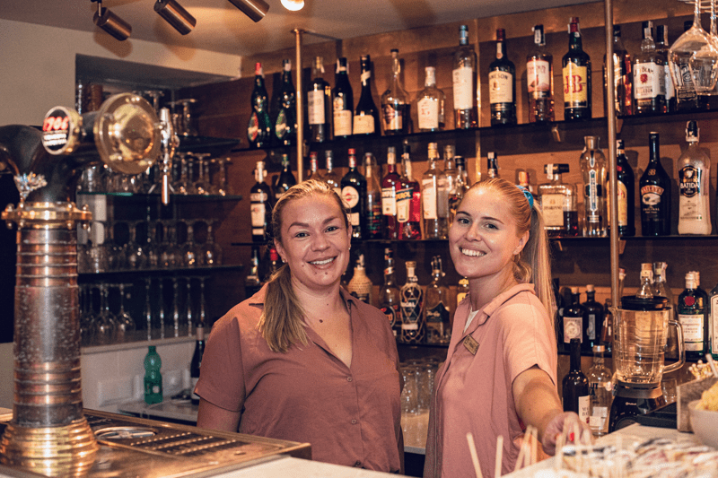 Waitress/Waitor 100% image