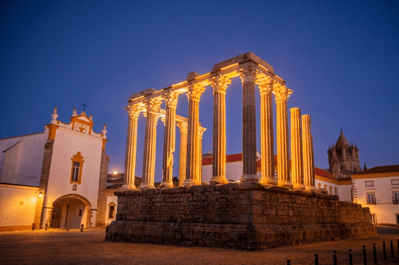 Vendedor de loja às 20h Evora image