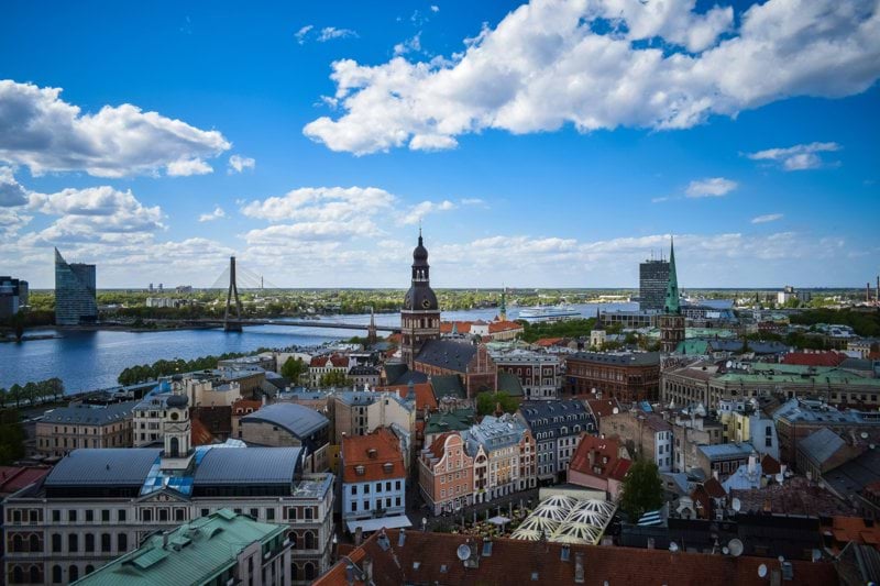 Jobba som utbildare för fintechbolag i Riga image