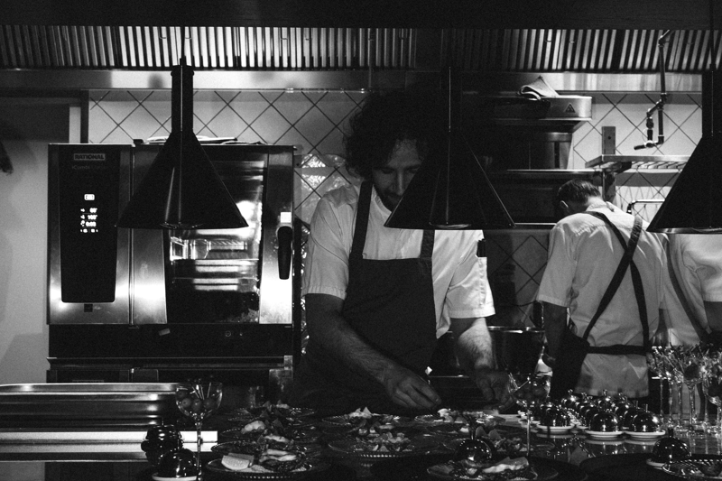 Kokkeelev på Rox Resort image