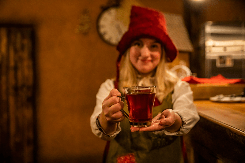 Kahvilan vuoropäällikkö / Café Duty Manager image