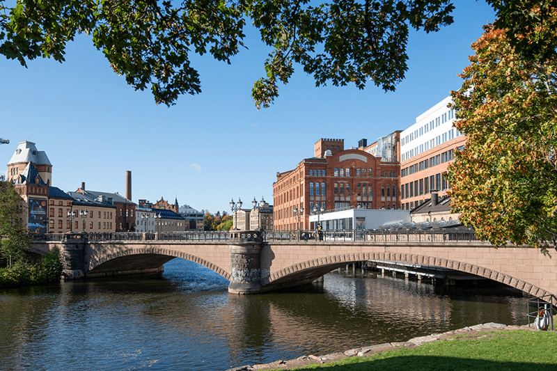 Vill du bli fastighetsmäklare? image