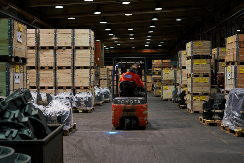 Kesätyöntekijöitä valimon kunnossapitoon image